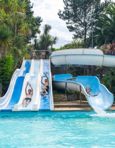 piscine exterieur tobbogans enfant camping du goulet