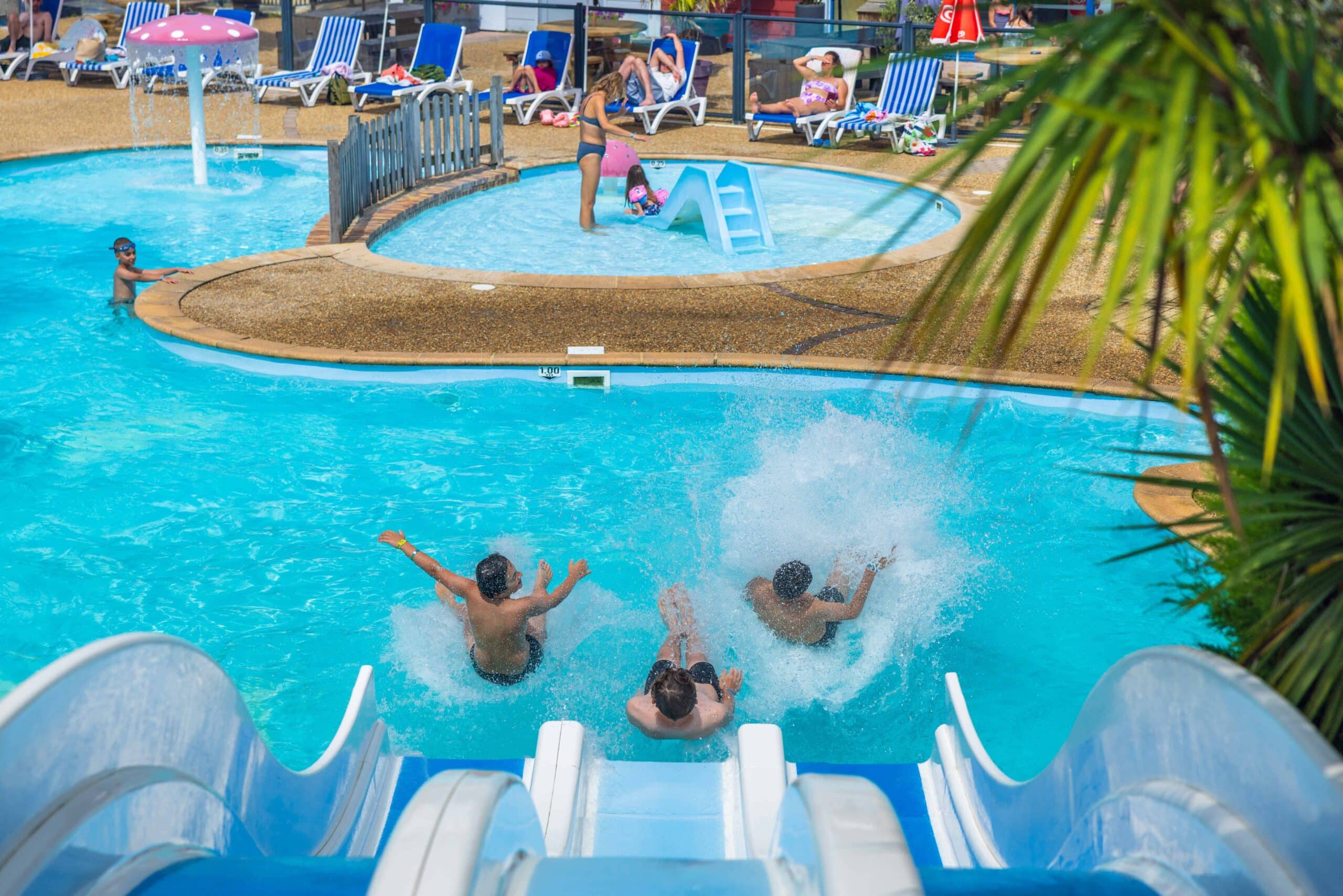 swimming-pool-toboggans-camping-finistere swimming pool slides camping finistere